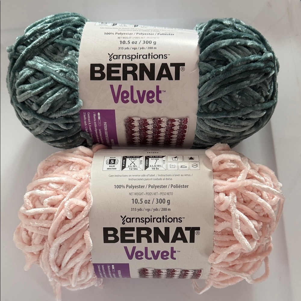 Bernat Velvet
Size 10.5 oz ea
Color frosted pine& blush pink
2 pk